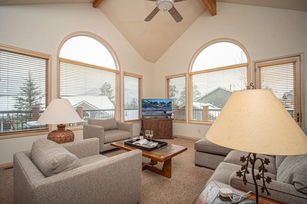 Photo of Livingroom in Stanley Hills