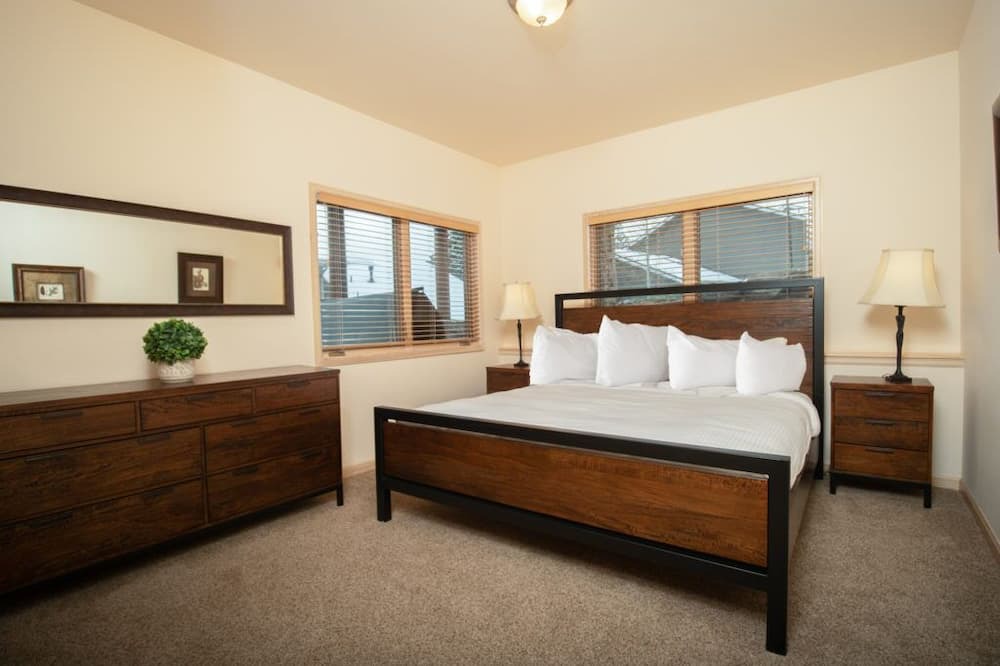 Photo of Bedroom in Stanley Hills