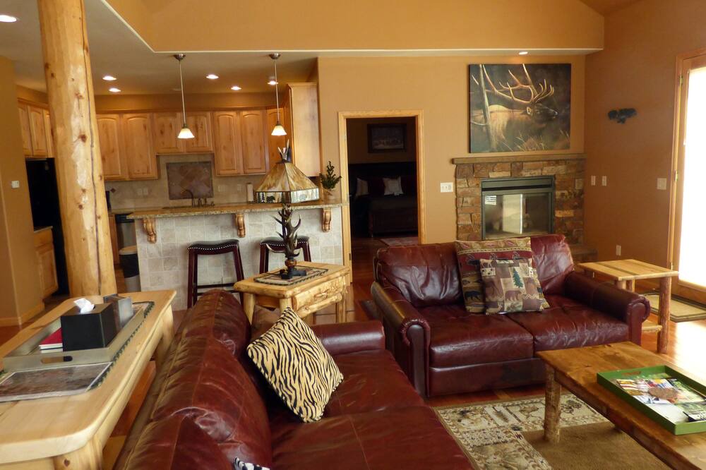 Photo of Livingroom in Stanley Hills