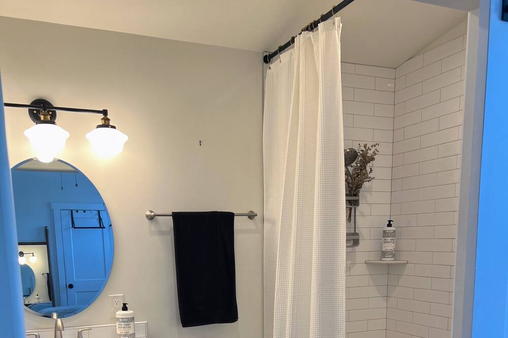 Photo of Bathroom in Garfield