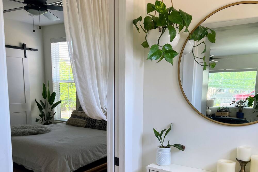 Photo of Bedroom in Garfield