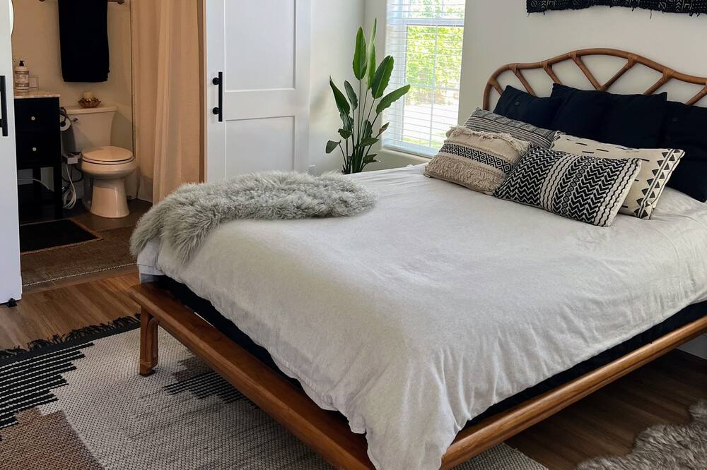 Photo of Bedroom in Garfield