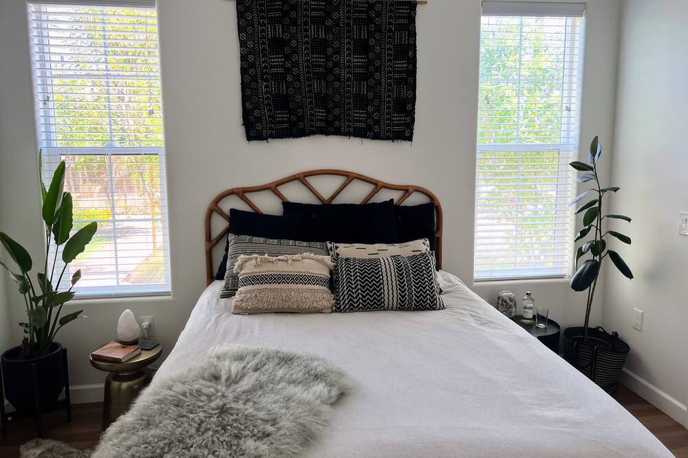 Photo of Bedroom in Garfield