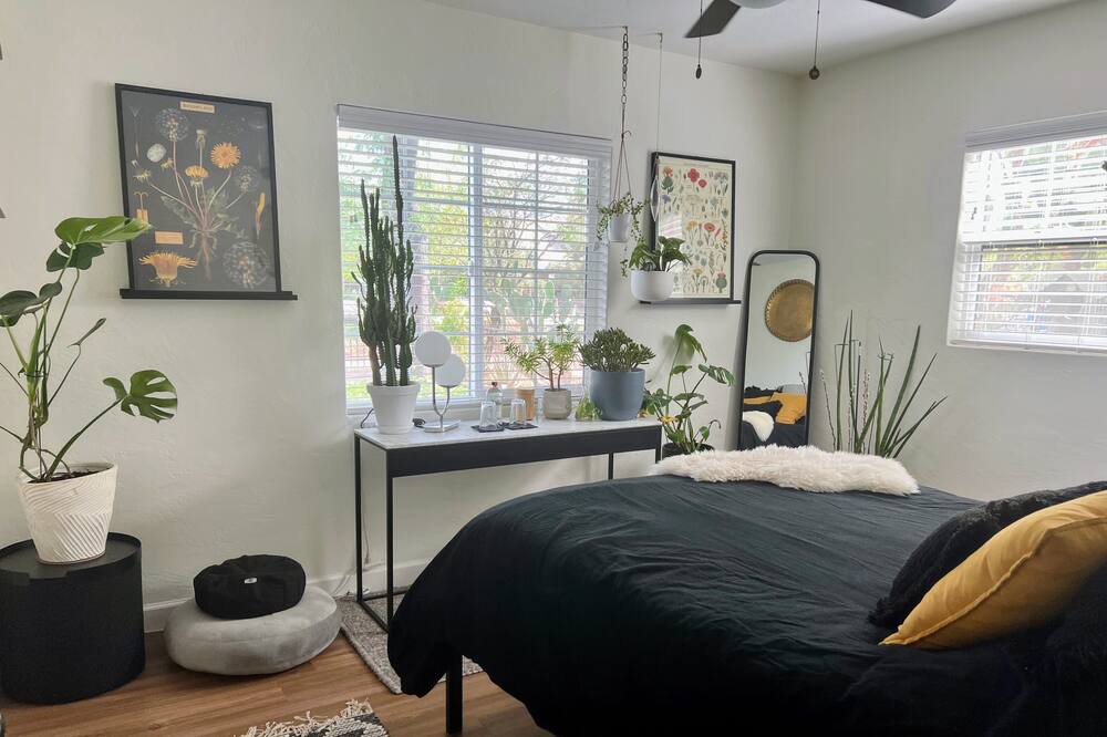 Photo of Bedroom in Garfield