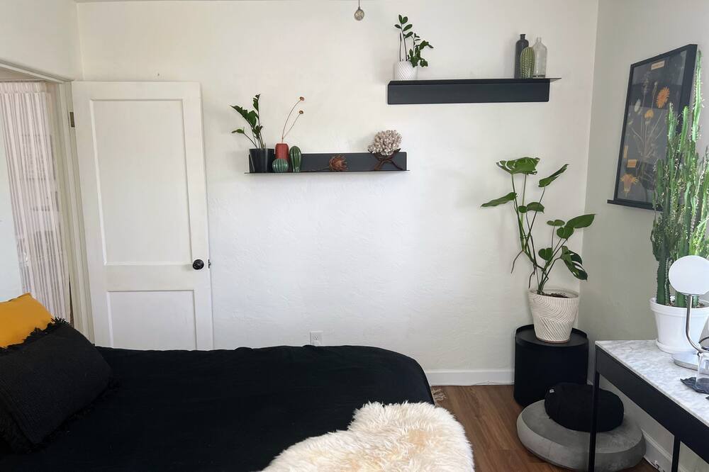 Photo of Bedroom in Garfield