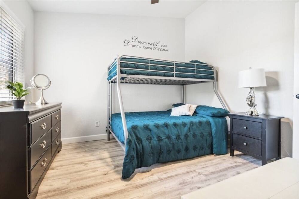 Photo of Bedroom in Kyrene-Superstition
