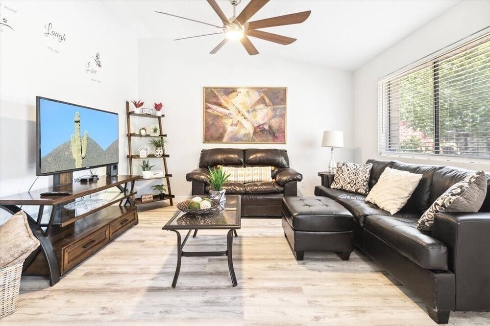 Photo of Livingroom in Kyrene-Superstition