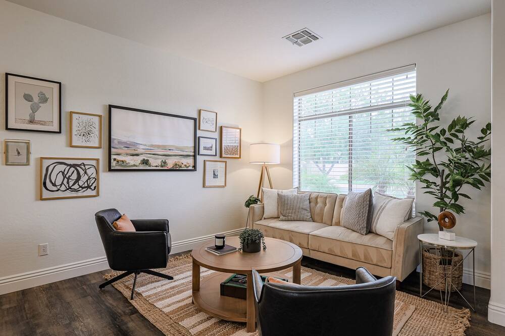 Photo of Livingroom in Legacy