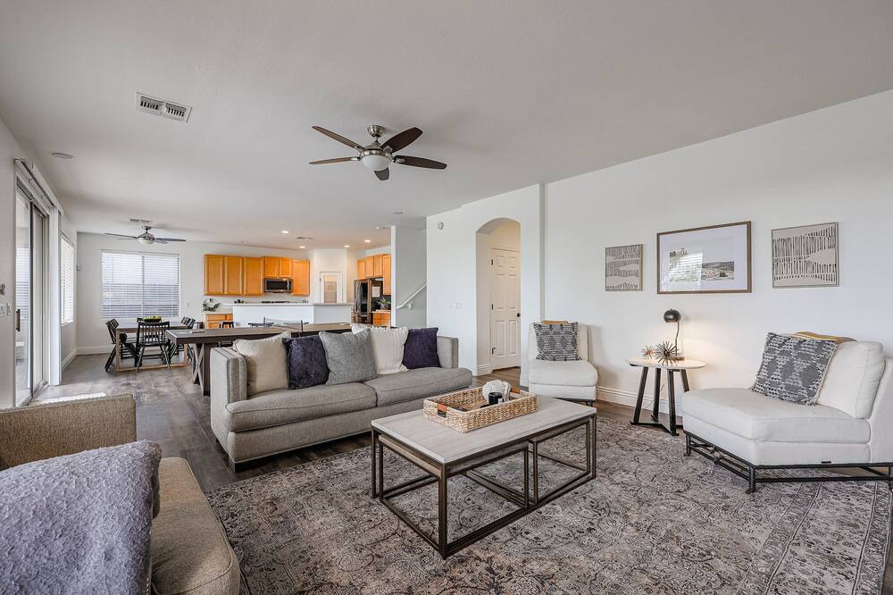 Photo of Livingroom in Legacy