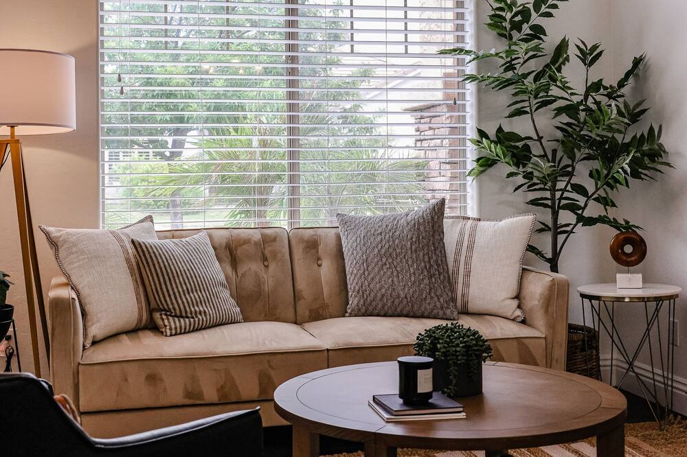 Photo of Livingroom in Legacy