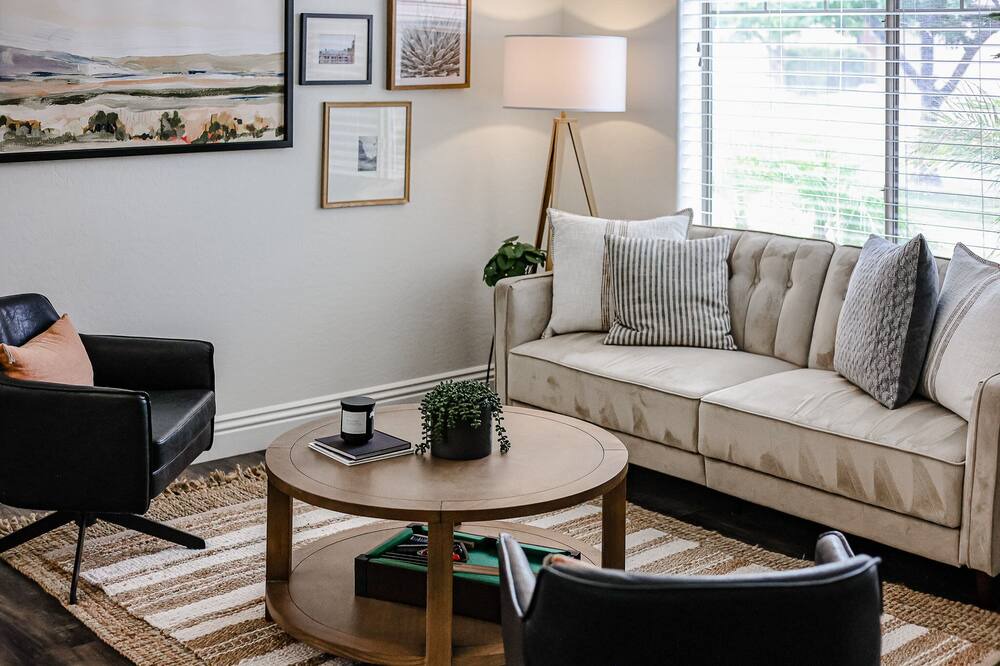 Photo of Livingroom in Legacy