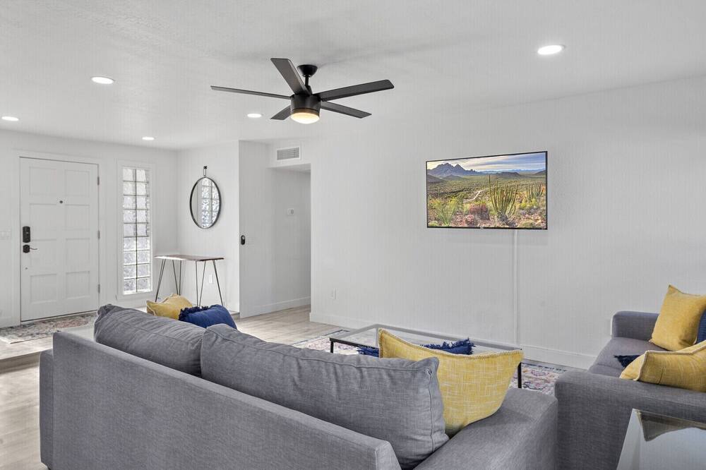 Photo of Livingroom in Kyrene-Superstition