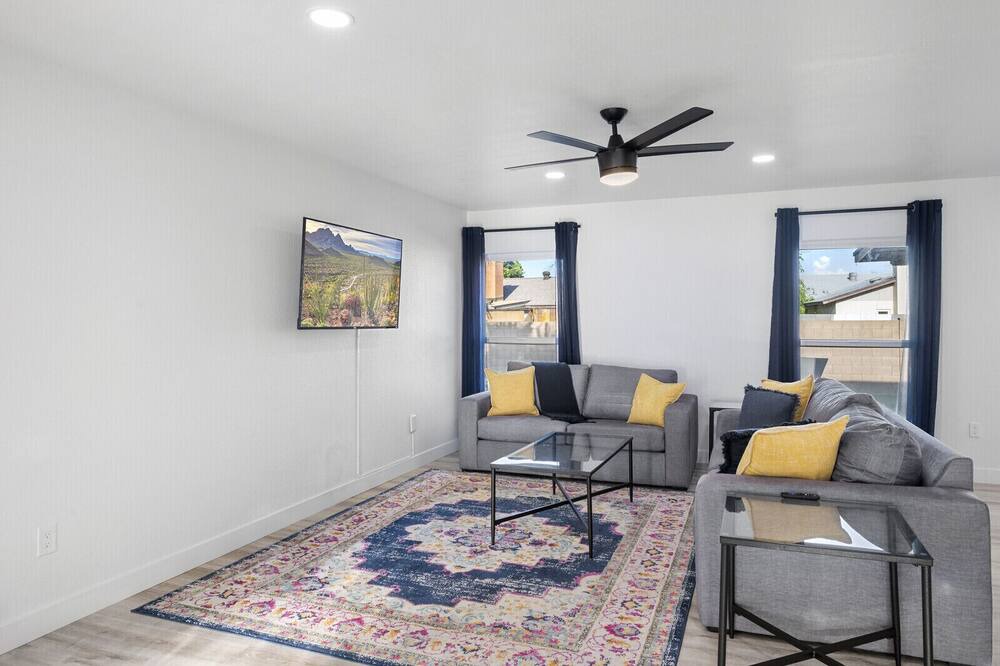 Photo of Livingroom in Kyrene-Superstition