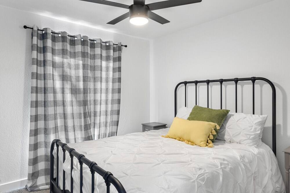 Photo of Bedroom in Kyrene-Superstition