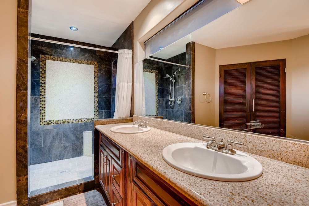 Photo of Bathroom in Rancho Oakey