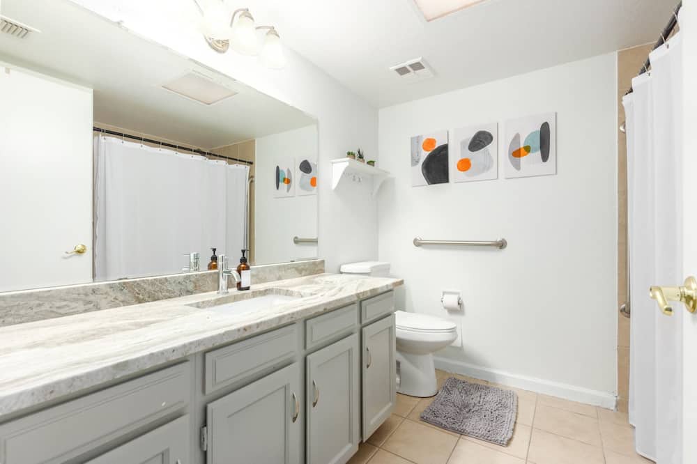 Photo of Bathroom in Raskin Estates