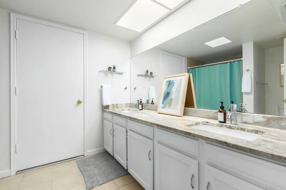 Photo of Bathroom in Raskin Estates