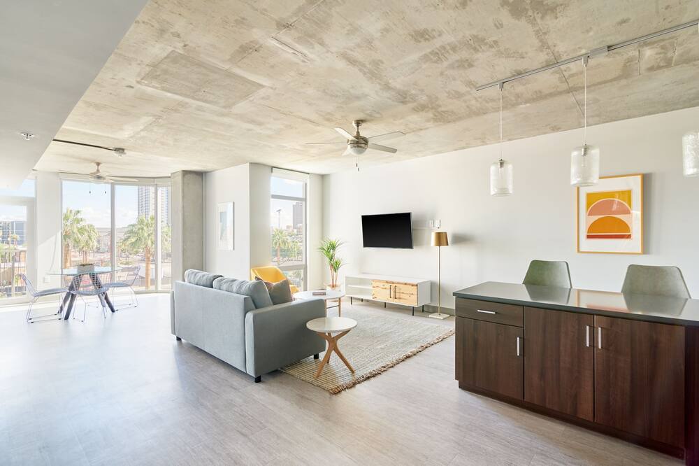 Photo of Livingroom in Downtown Phoenix
