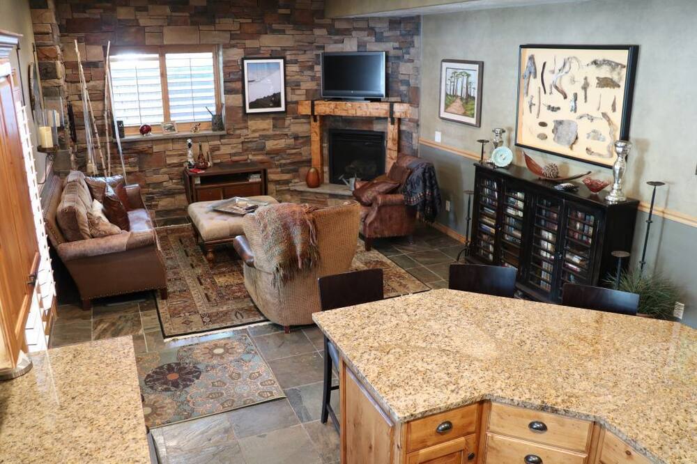 Photo of Livingroom in Wolf Creek