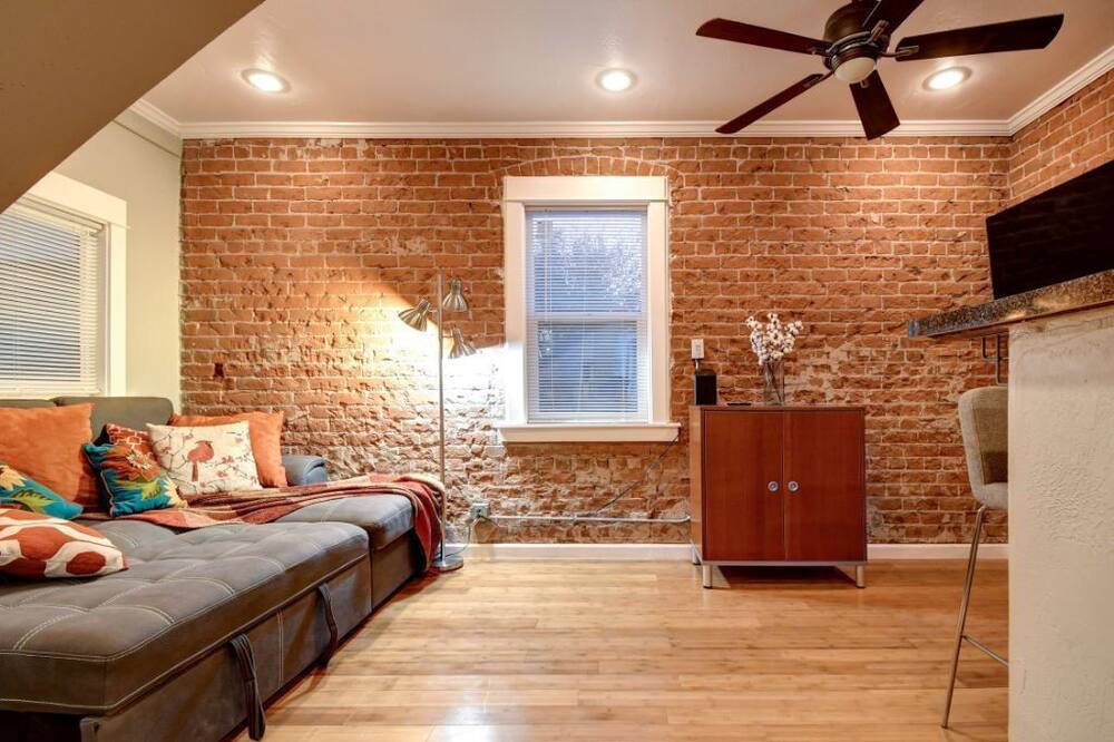 Photo of Livingroom in Roosevelt