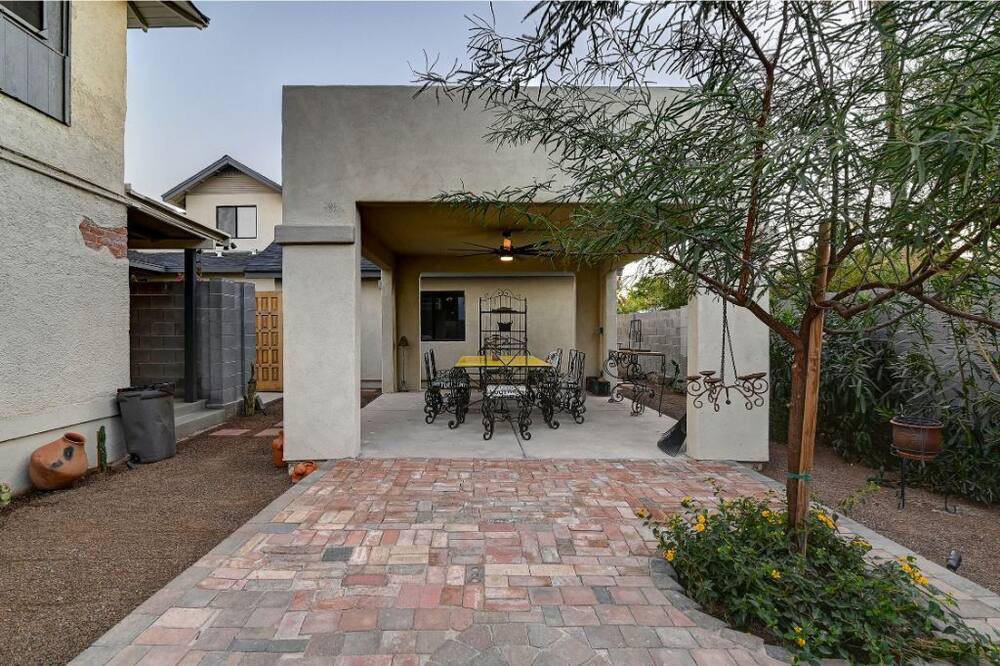 Photo of Patio Balcony in Roosevelt