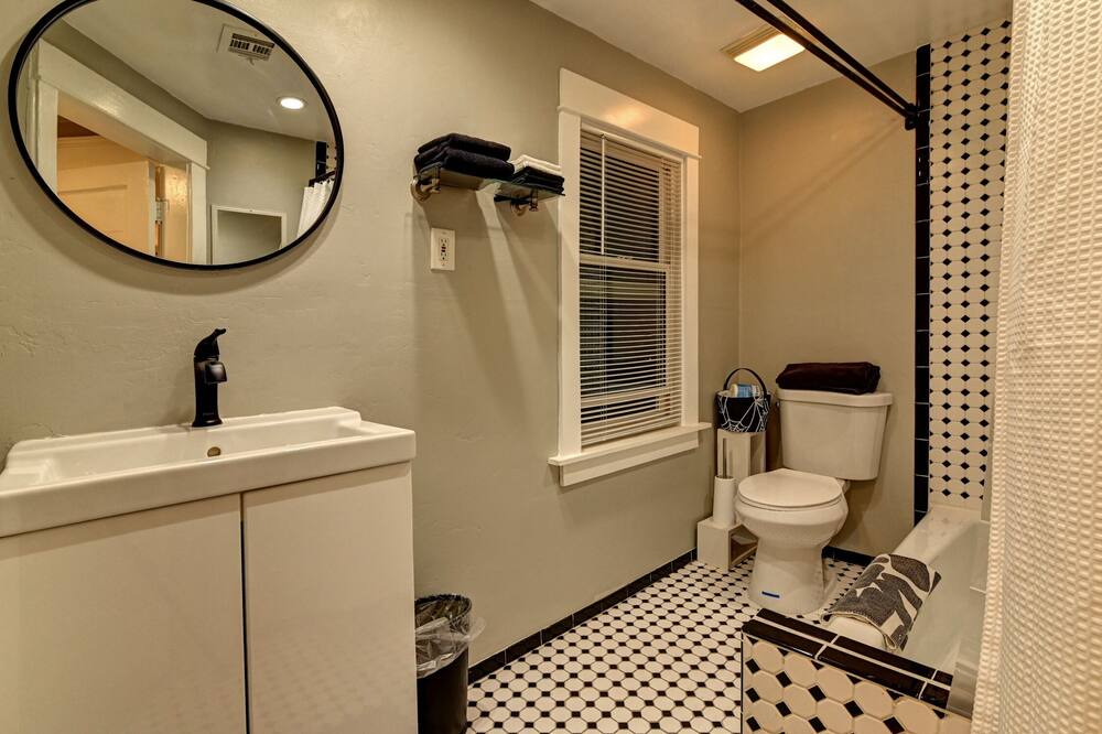 Photo of Bathroom in Roosevelt