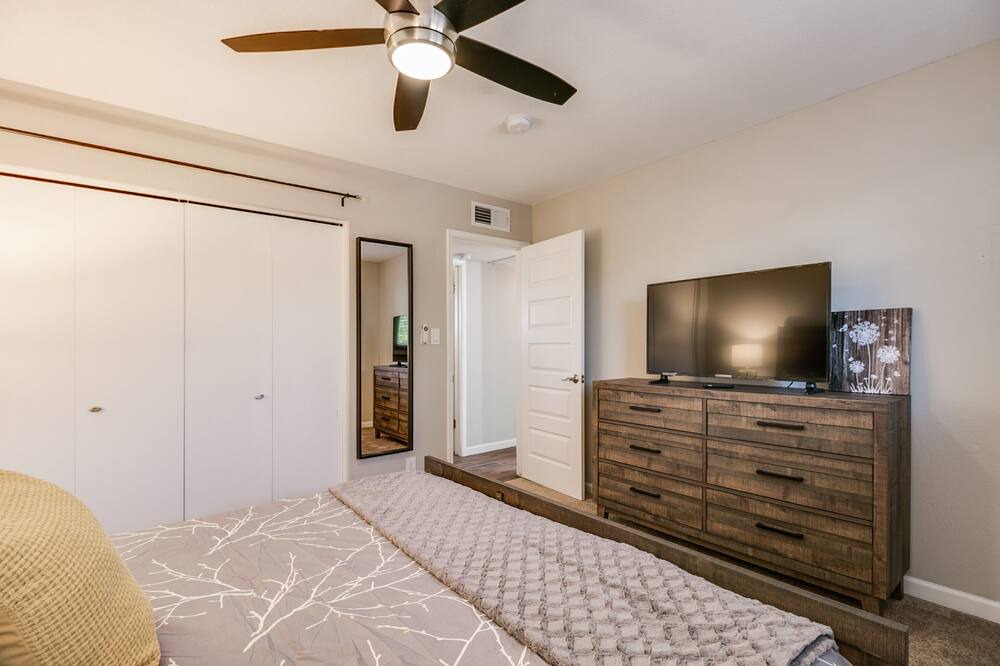 Photo of Bedroom in Kyrene-Superstition