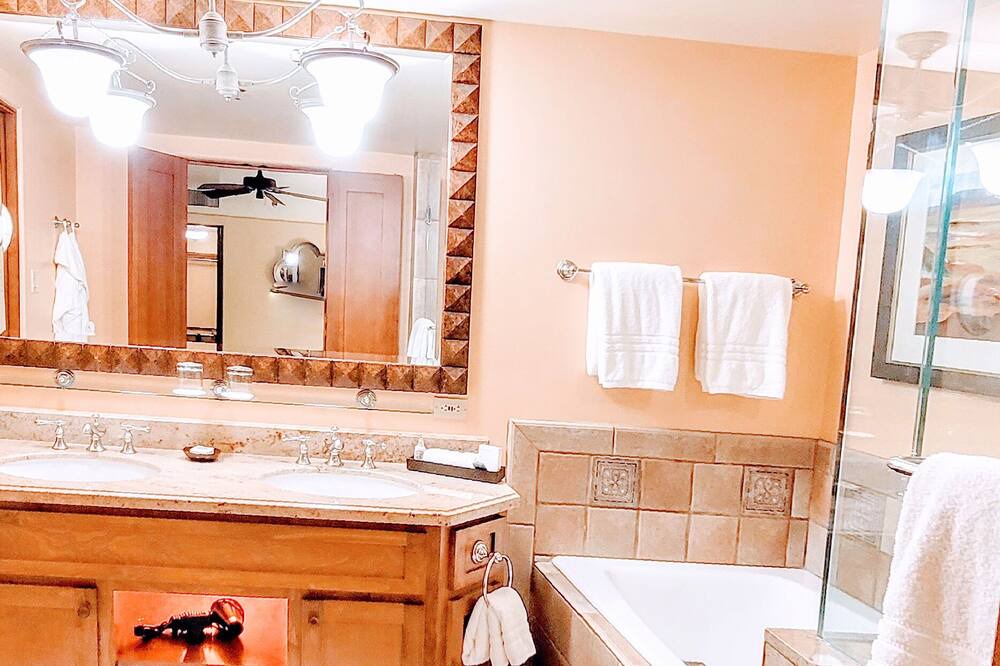 Photo of Bathroom in Troon North