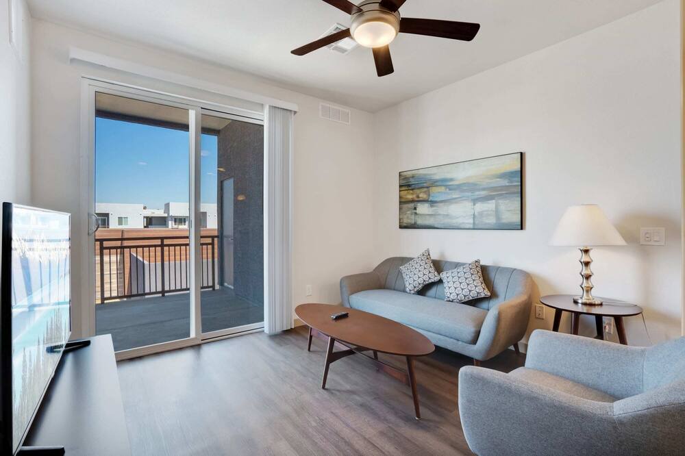 Photo of Livingroom in Palm Valley