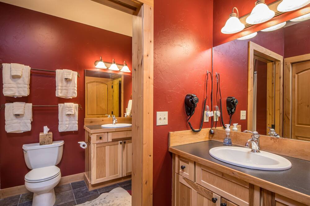 Photo of Bathroom in Powder Ridge