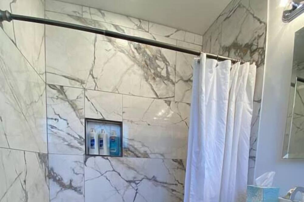 Photo of Bathroom in Roosevelt