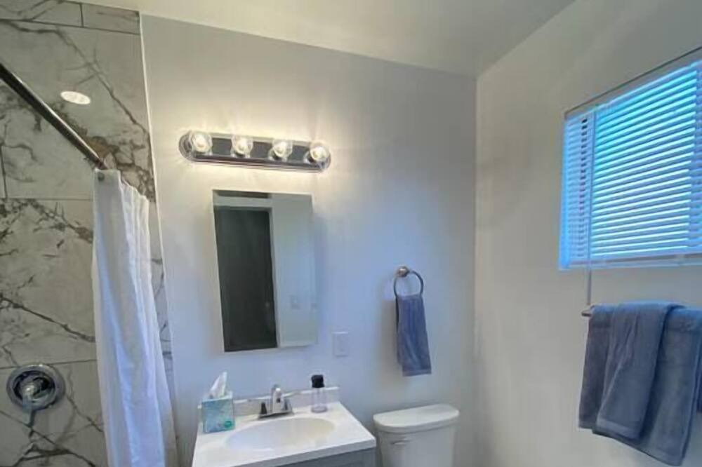 Photo of Bathroom in Roosevelt
