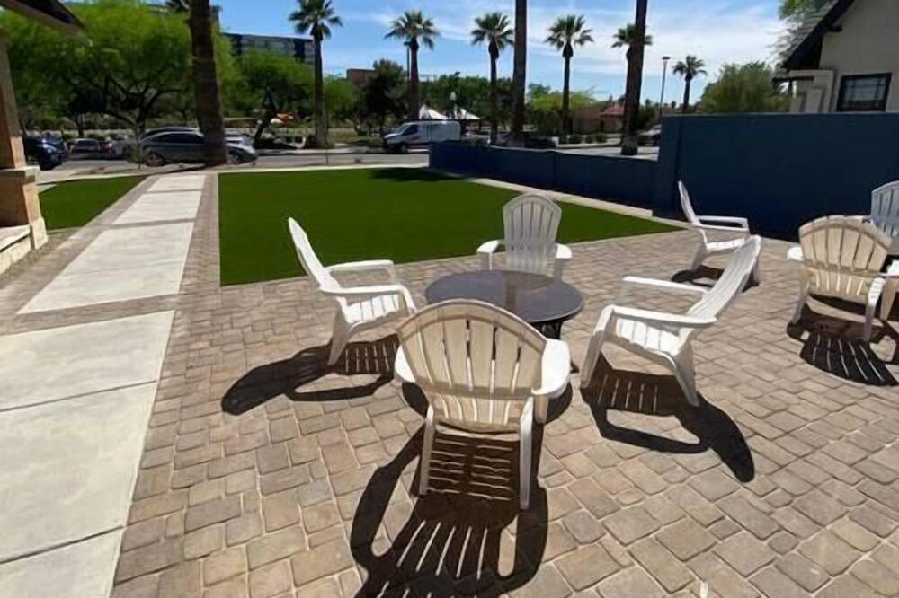 Photo of Patio Balcony in Roosevelt