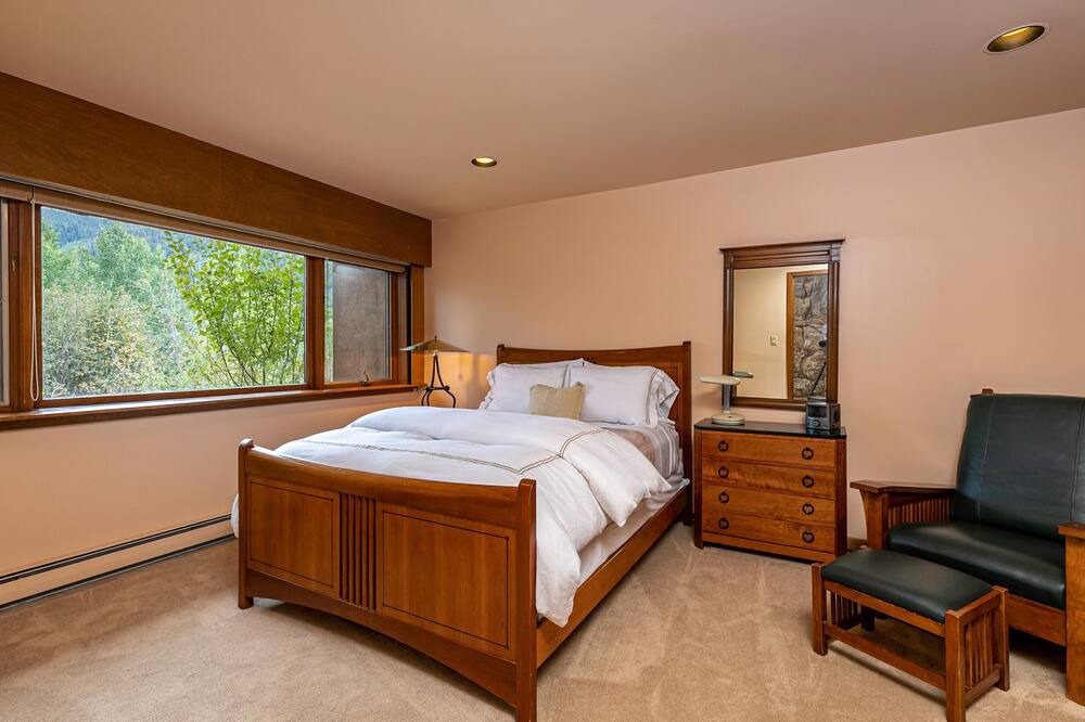 Photo of Bedroom in Mountain Valley
