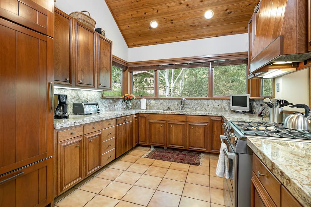 Photo of Kitchen in Mountain Valley