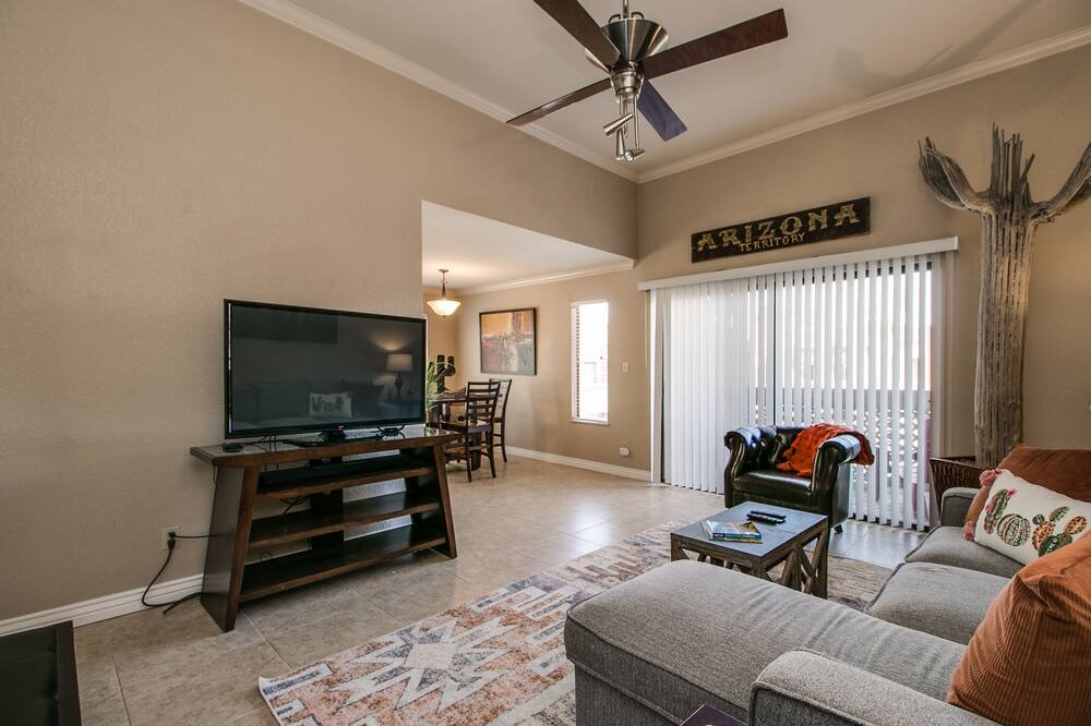 Photo of Livingroom in Scottsdale Estates Six
