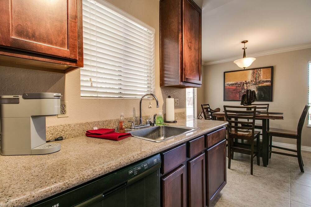 Photo of Kitchen in Scottsdale Estates Six