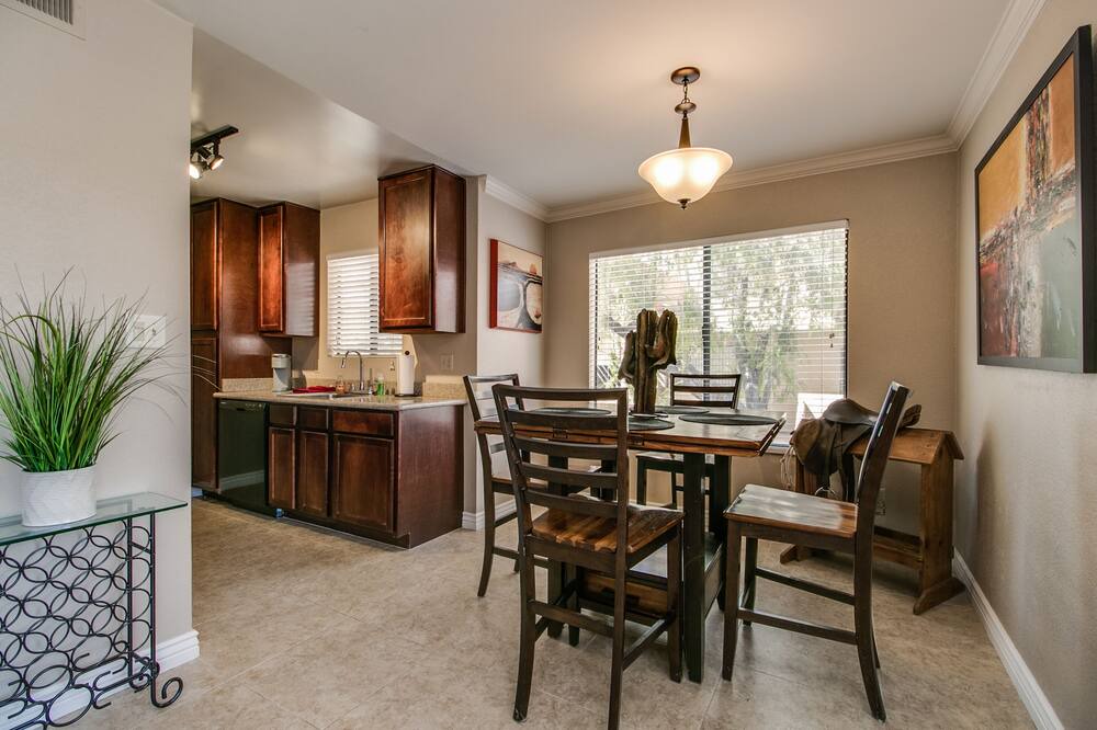 Photo of Kitchen in Scottsdale Estates Six