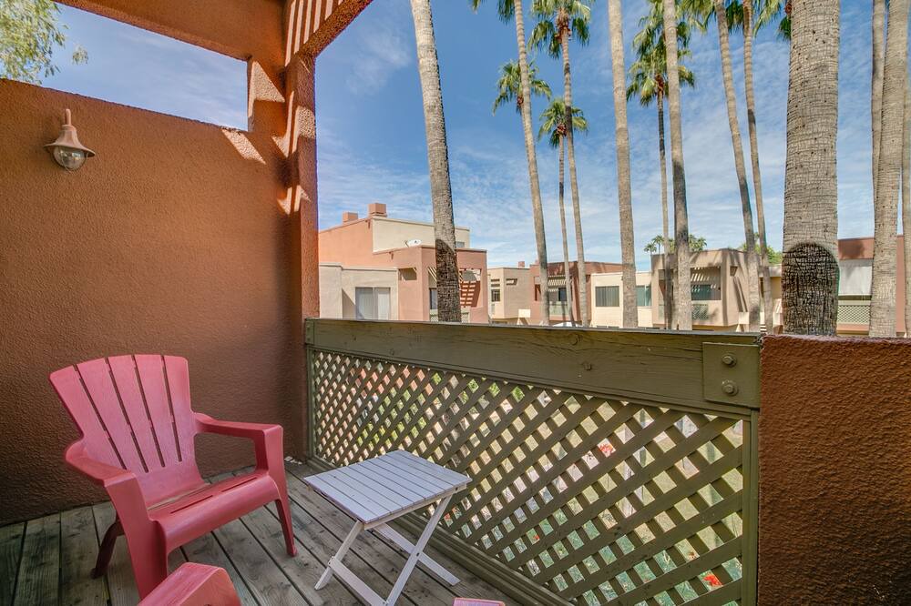 Photo of Patio Balcony in Scottsdale Estates Six