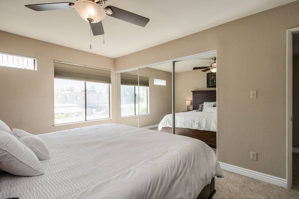 Photo of Bedroom in Scottsdale Estates Six