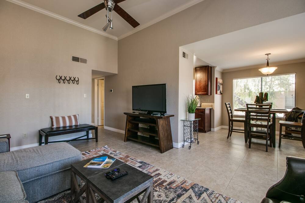 Photo of Livingroom in Scottsdale Estates Six