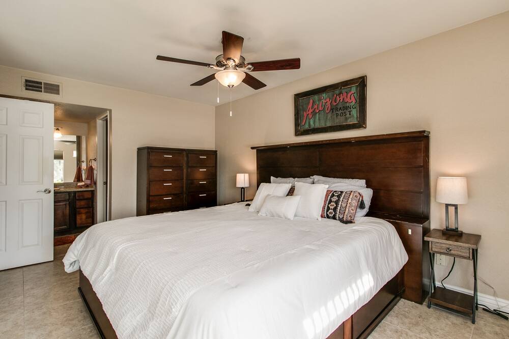 Photo of Bedroom in Scottsdale Estates Six