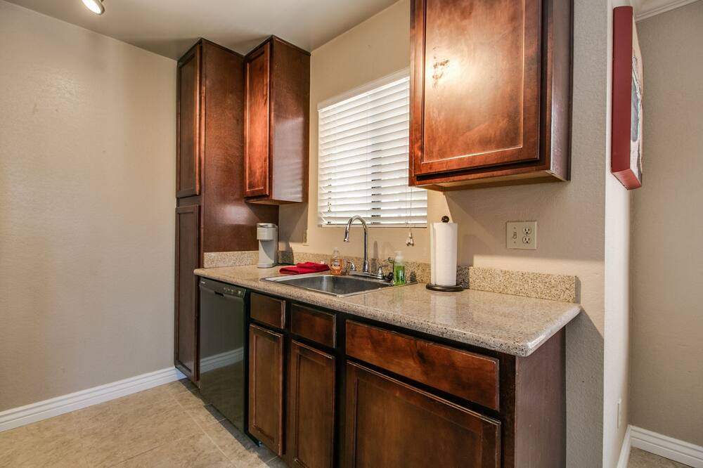 Photo of Kitchen in Scottsdale Estates Six