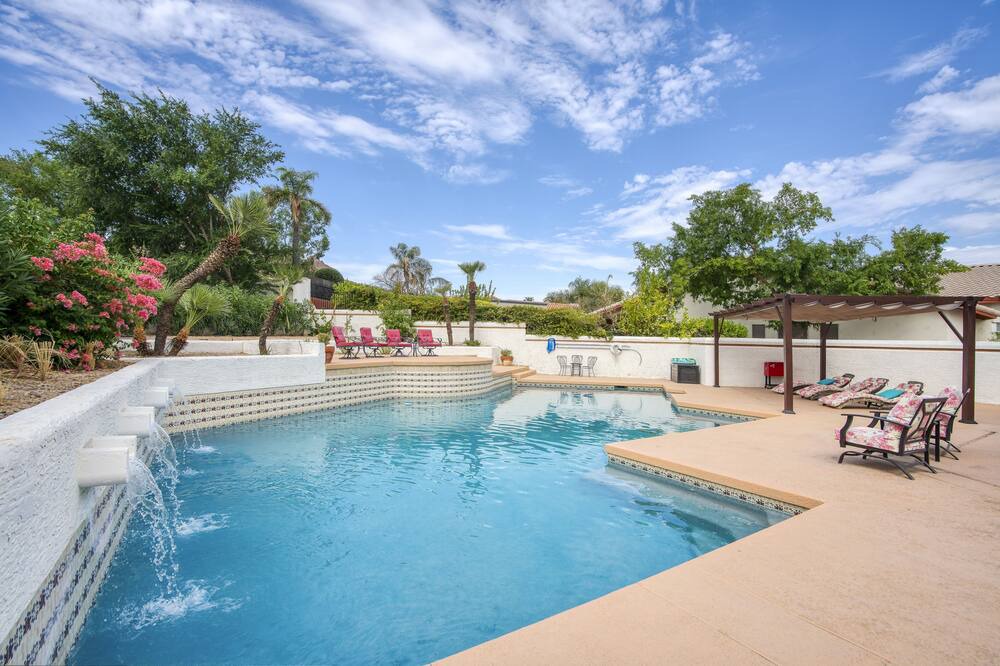 Photo of Outdoor in Paradise Valley Village