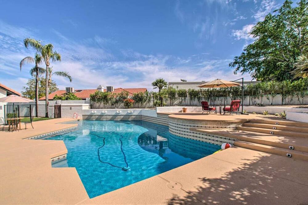 Photo of Outdoor in Paradise Valley Village