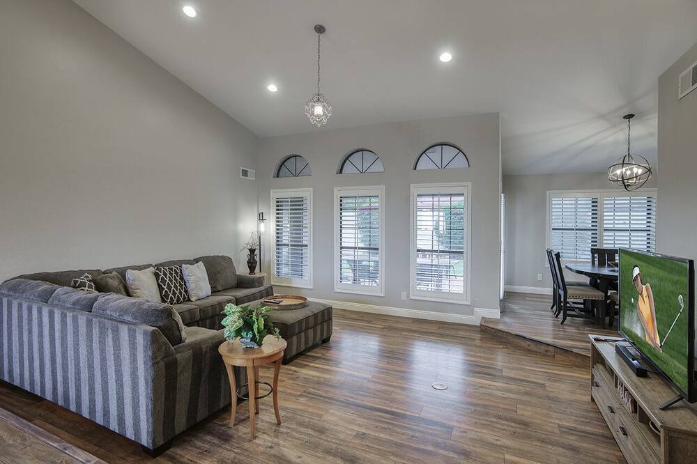 Photo of Livingroom in Paradise Valley Village