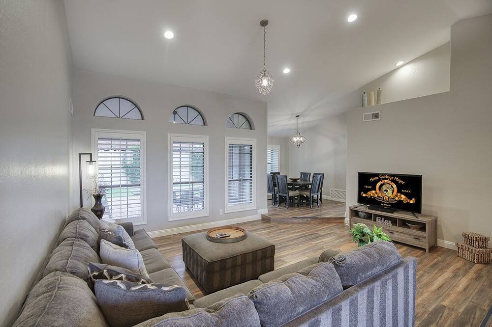 Photo of Bedroom in Paradise Valley Village