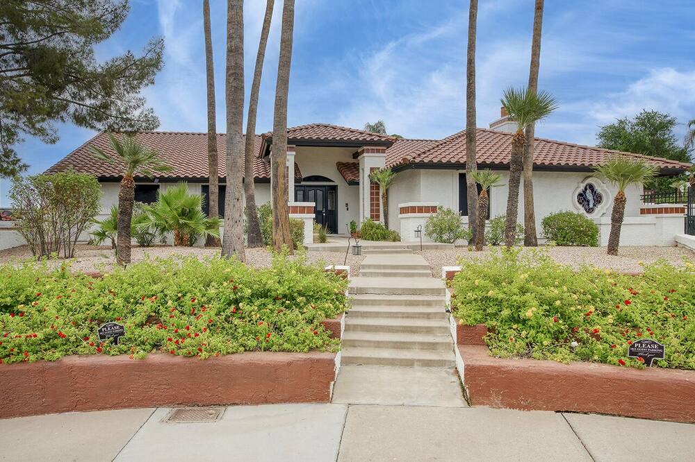 Photo of Outdoor in Paradise Valley Village