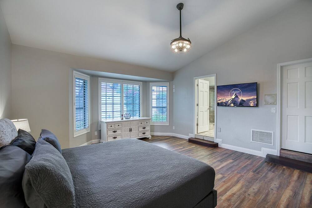 Photo of Bedroom in Paradise Valley Village