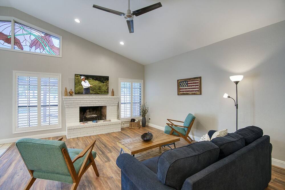 Photo of Bedroom in Paradise Valley Village